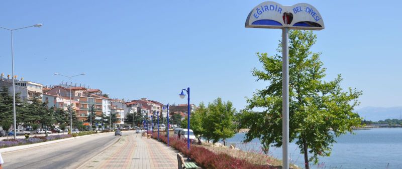Dökülen Aydınlatma Direkleri Yenisi ile Değiştiriliyor