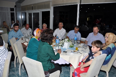AK PARTİ BAŞKAN ÖZMERAL'İN İFTARINDA BİR ARAYA GELDİ