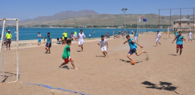 Eğirdir Belediyesi Plaj Futbol Turnuvası Düzenliyor