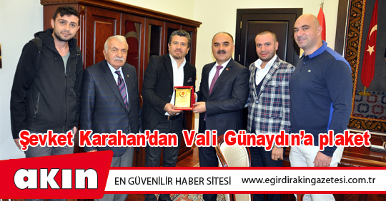 Şevket Karahan’dan Vali Günaydın’a plaket