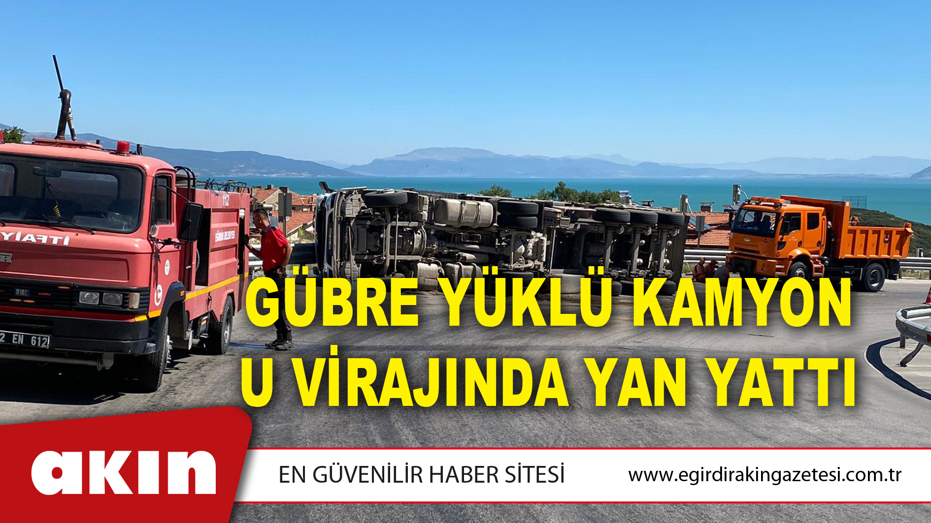 GÜBRE YÜKLÜ KAMYON U VİRAJINDA YAN YATTI