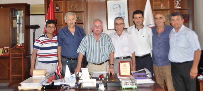 İşitme Engellilerden Başkan Şengöl'e Plaket
