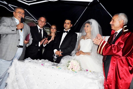 ZEYNEP & İSMAİL DİLLERE DESTAN  DÜĞÜNLE HAYATLARINI BİRLEŞTİRDİLER
