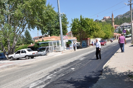 EĞİRDİR PLAJ BÖLGESİNDE ELEKTRİK HATLARI YERALTINA ALINDI