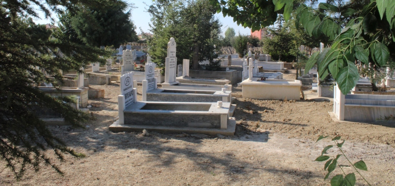 Ş.KARAAĞAÇ'TA MEZARLIKLAR BAYRAMA HAZIR