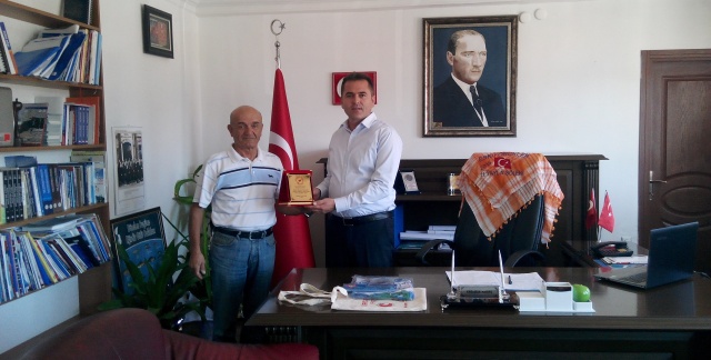 Kaymakam Akdaş'a teşekkür plaketi