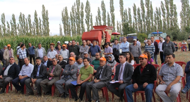 Yalvaç'ın Eğirler köyünde Tarla günü düzenlendi