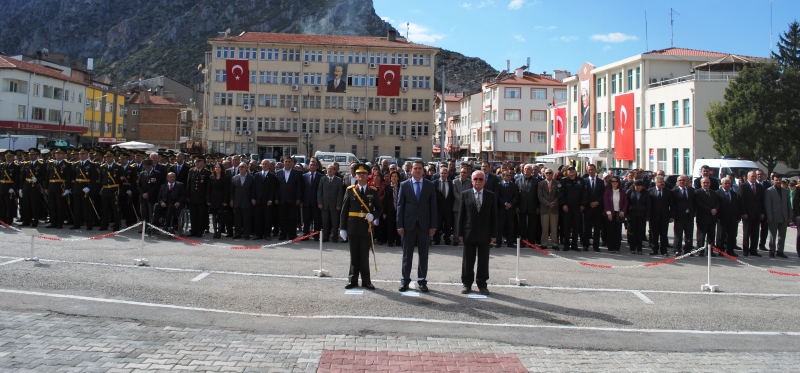 Cumhuriyetimizin 92'nci Kuruluş Yıldönümünü Coşkuyla Kutluyoruz...
