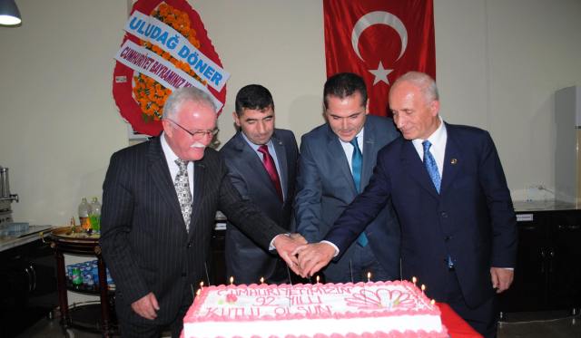 ADD CUMHURİYET BAYRAMI YEMEĞİ DÜZENLEDİ