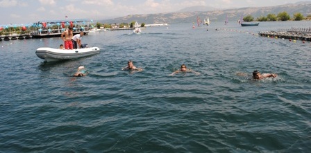 4 KATEGORİDE YAPILAN YÜZME YARIŞMASINA 40 SPORCU KATILDI