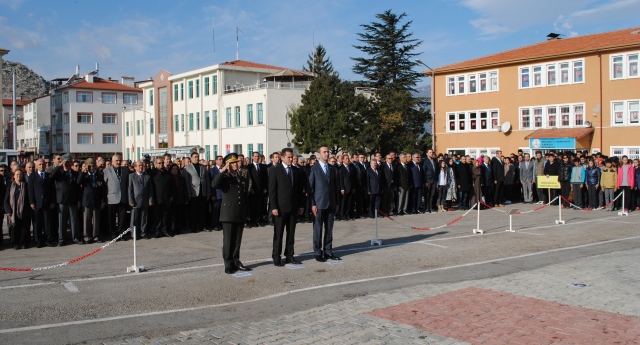 Kahramanlar Ölmezler, Kalplerde Yaşarlar...