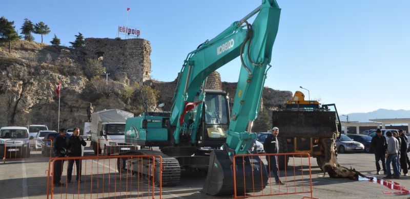 Eğirdir Belediyesi'ne yeni iş makinası