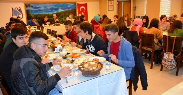 Eğirdir Anadolu Lisesi Öğrencilerinden Yunusemre'ye Ziyaret