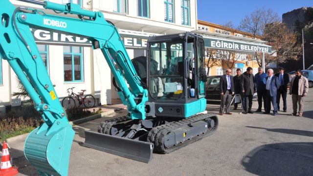Eğirdir Belediyesi'ne yeni mini ekskavatör
