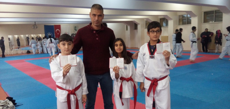 Eğirdir Belediyespor'lu Teakvondocular Siyah Kuşak Aldı