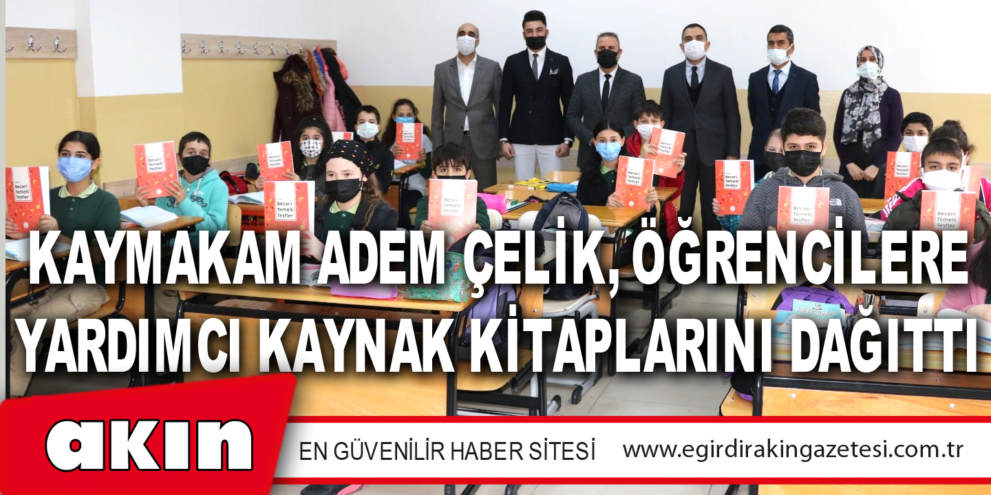 Kaymakam Adem Çelik, Öğrencilere Yardımcı Kaynak Kitaplarını Dağıttı