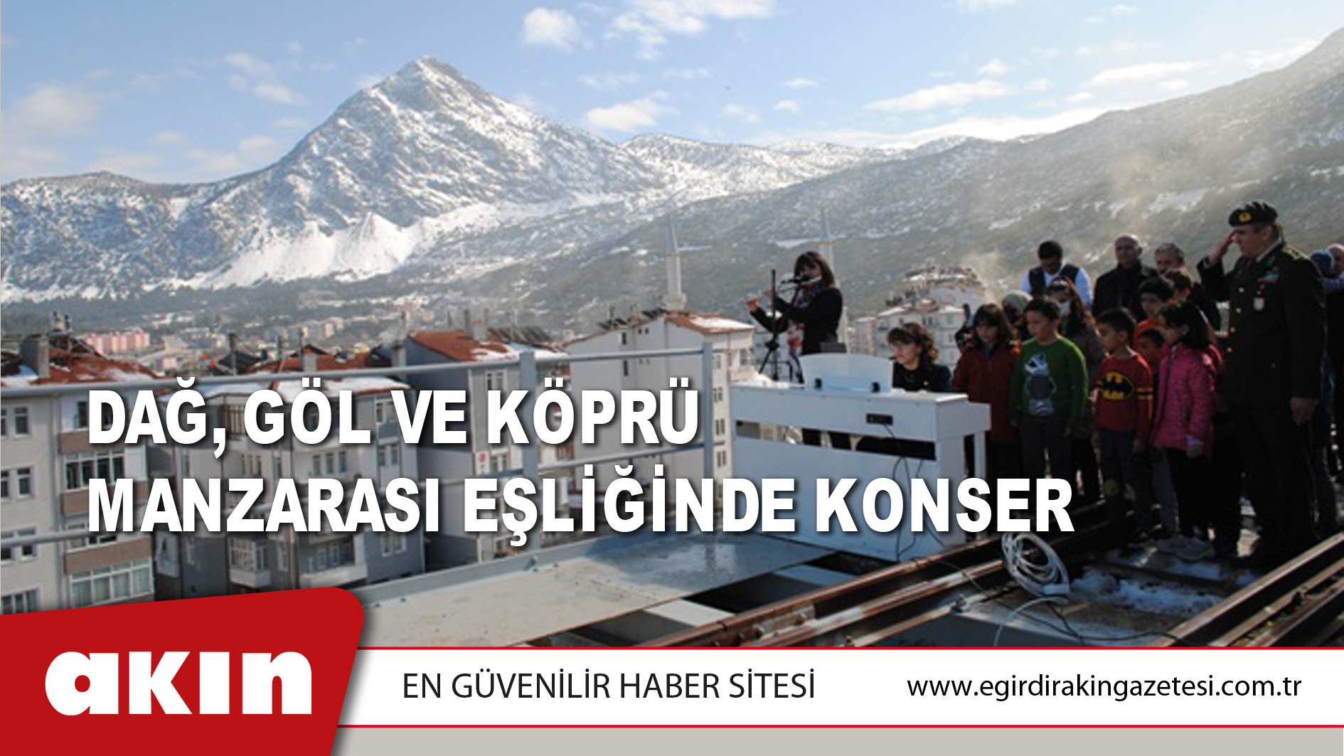 Eğirdir'de Dağ, Göl Ve Köprü Manzarası Eşliğinde Konser