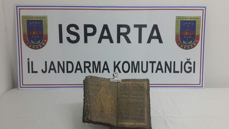 Eğirdir'de 800 Yıllık İncil'i Satmaya Çalışan Şahıslar Yakalandı