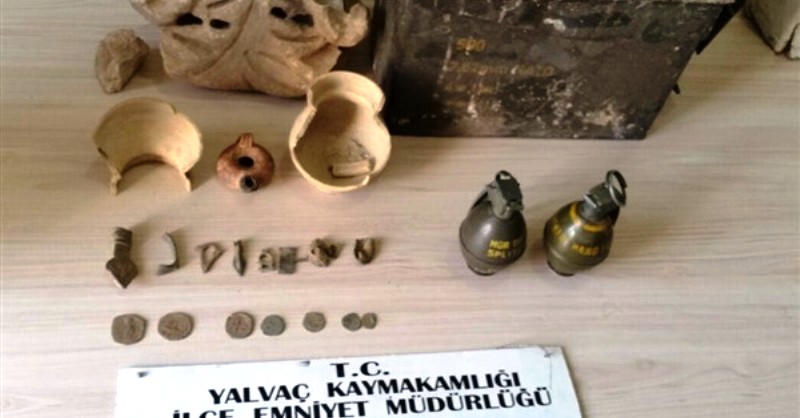 Yalvaç'ta Yıkılan Bina  Cephanelik Çıktı