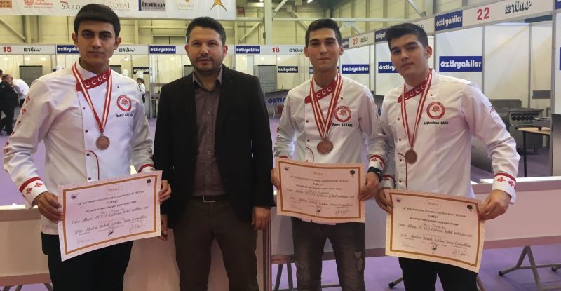 Eğirdir MYO Öğrencilerinin Gastronomi Festivalindeki Başarısı