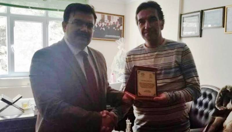 Cami aşığı Hakan Erenoğlu'na Plaket...