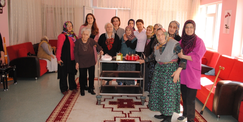 Gül Kuaför, Bu Kez Huzurevi Sakinlerini Güzelleştirdi