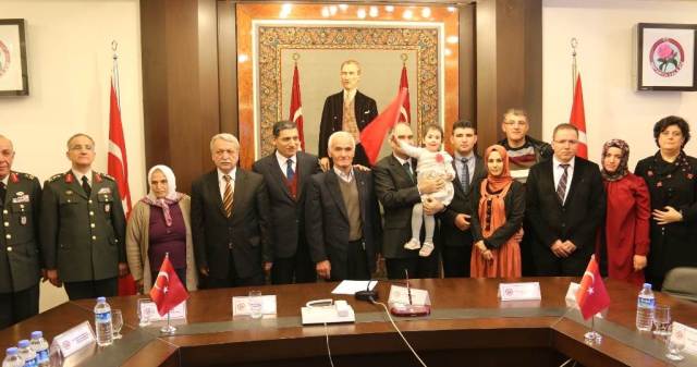 ŞEHİT AİLELERİ VE GAZİLERİMİZ DEVLET ÖVÜNÇ MADALYASI İLE  ONURLANDIRILDI