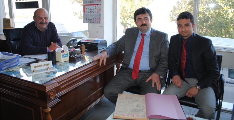 İCRA MÜDÜRÜ YILDIRAN İLE MD. YRD. ARIBAŞ, GAZETEMİZİ ZİYARET ETTİ