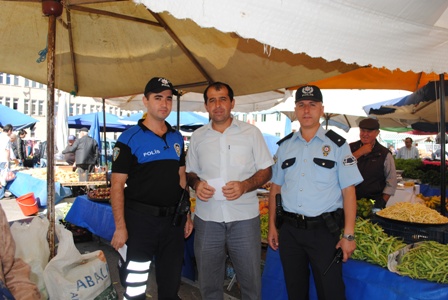 Polis Pazar Esnafını Bilgilendirdi