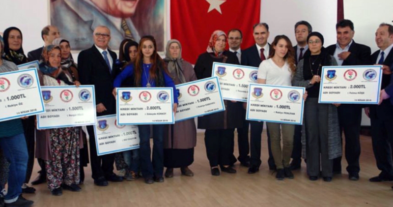 Yalvaç'ta 12 Kadın Girişimciye 20 bin TL. Mikrokredi