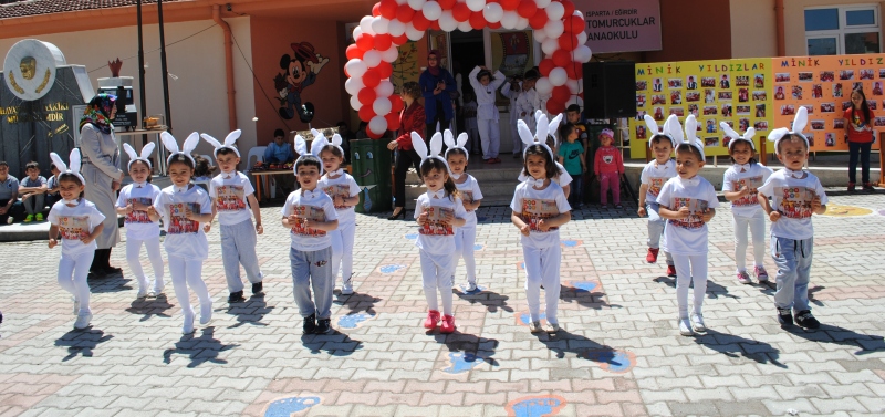 Tomurcuklar Anaokulundan Muhteşem Yılsonu Gösterisi...
