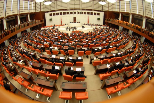 Meclis Dokunulmazlıkları Kaldırdı