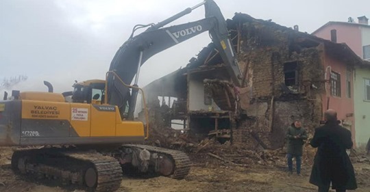 Yalvaç'taki yangın yürekleri yaktı