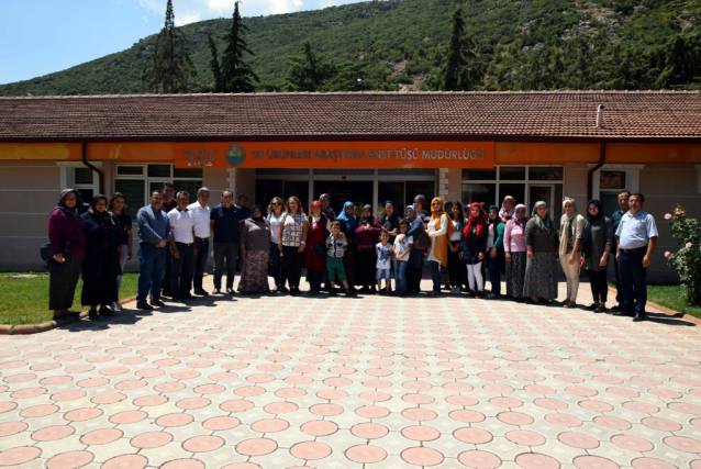 “Çivrilli Balıkçı Kadınlar Balık Ağı Örüyor”