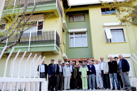 Yaşlılarımız Ev Ortamında Daha Mutlular...