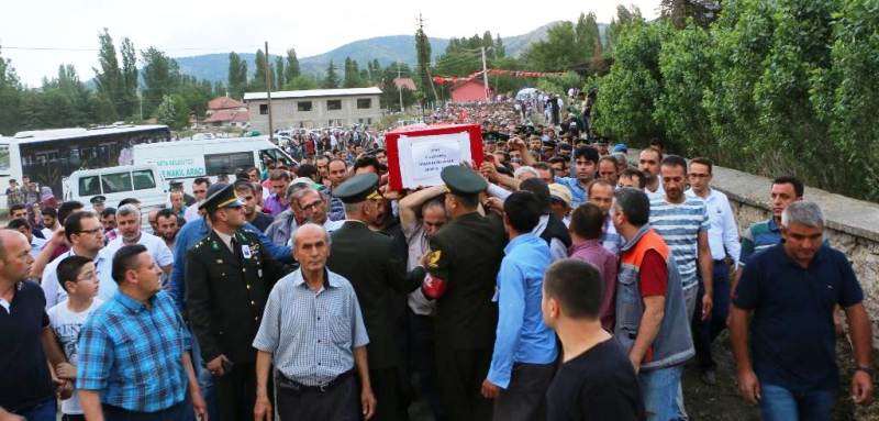 ŞEHİDİMİZ SON YOLCULUĞUNA UĞURLANDI