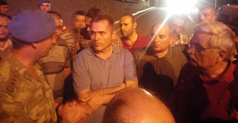 Kaymakam Akdaş, Demokrasi Yürüyüşünde?