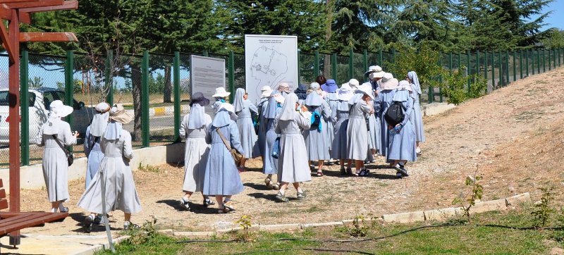 ABD'li rahibe ve papazlar Batı Akdeniz'de