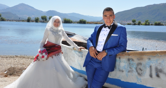 MUTLULUKLAR DİLERİZ