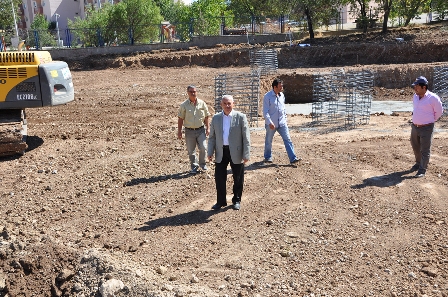 ÇOK MAKSATLI TOPLANTI SALONU YAPIMI HIZLA DEVAM EDİYOR