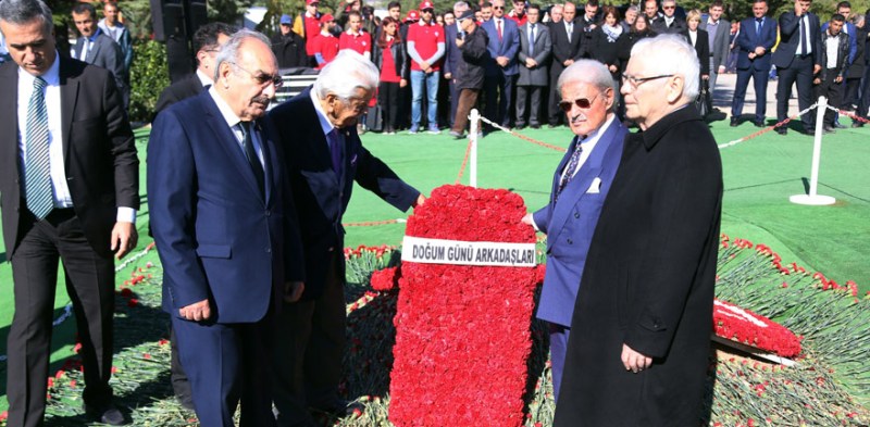 Demirel'in 92'nci Doğum Gününde Mezarı Başında Anıldı