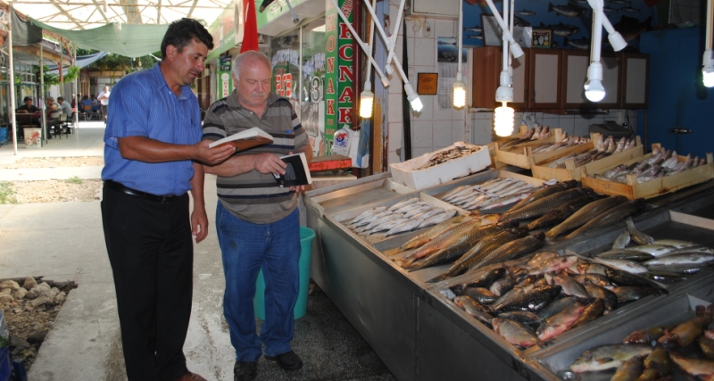Tek Kişilik Gezici Kütüphane Esnafın Hizmetinde