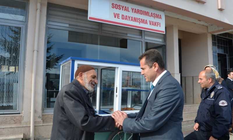 Eğirdir?de Simit ve Çaylar Suriyeli Mahmut Ahmed Amcadan