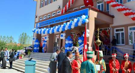 Şarkikaraağaç'ta Okul Sevinci