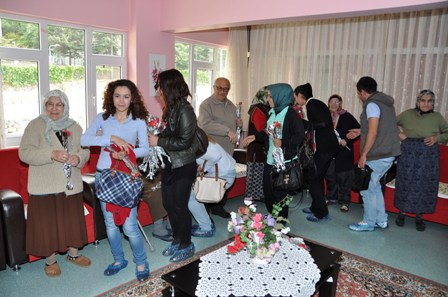 MYO ÖĞRENCİLERİ, EĞİRDİR HUZUREVİ'Nİ ZİYARET ETTİ