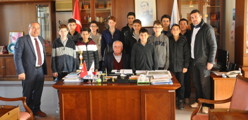 Eğirdir'in Futsal Yıldızlarından, Başkan Şengöl'e ziyaret