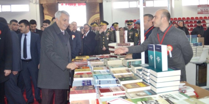 Isparta?da 1. Kitap Fuarı açıldı