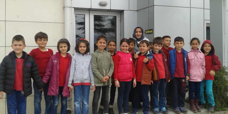MUAZZEZ VE YAŞAR ŞAPÇI İLKOKUL 2. SINIFLAR KÜTÜPHANEYİ ZİYARET ETTİ