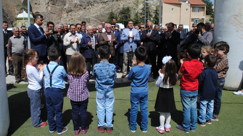 Öğrenciler Yararına Hayır Çarşısı Açıldı