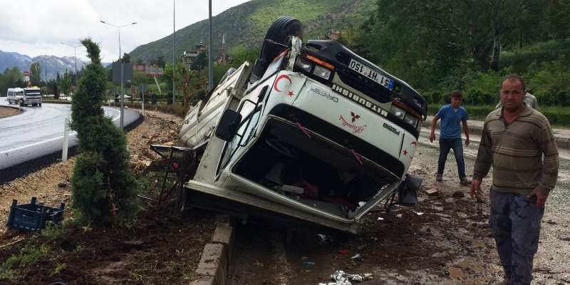 TRAFİK KAZASINDA İKİ KİŞİ YARALANDI